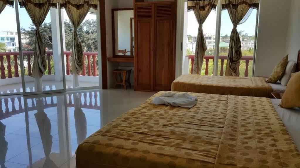 Hotel Dejavu Puerto Ayora  Luaran gambar