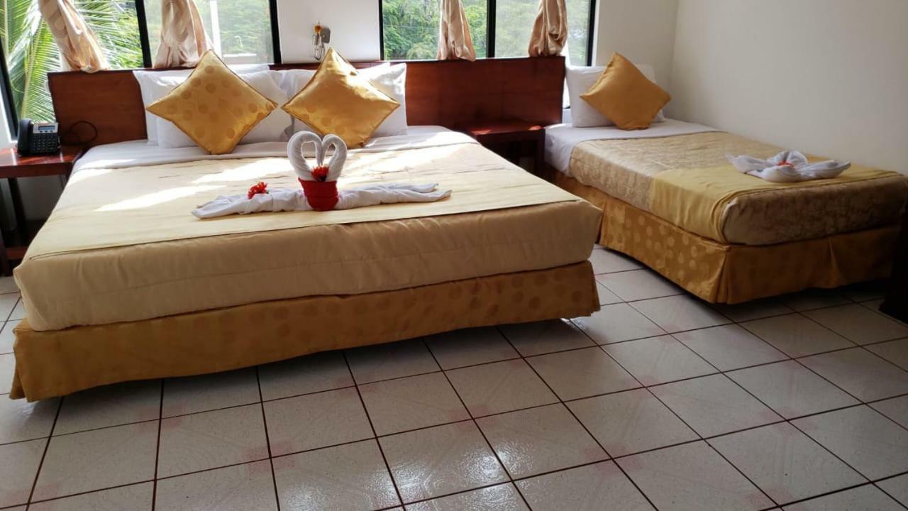 Hotel Dejavu Puerto Ayora  Luaran gambar